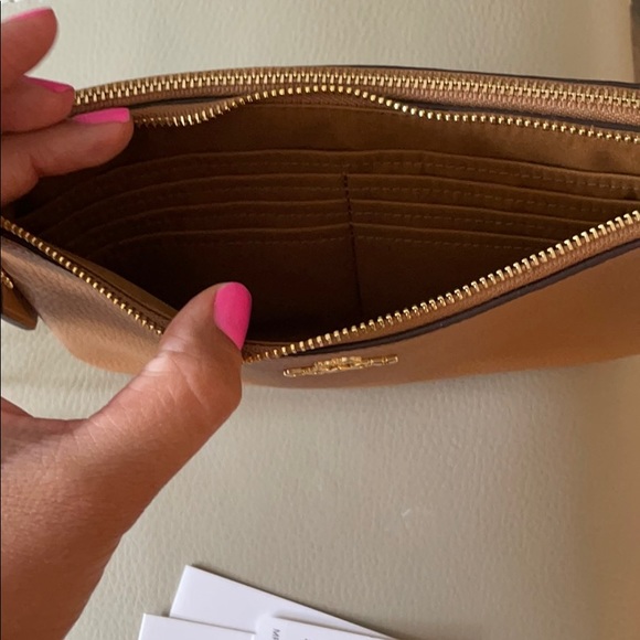 New beige coach wristlet - Picture 3 of 4